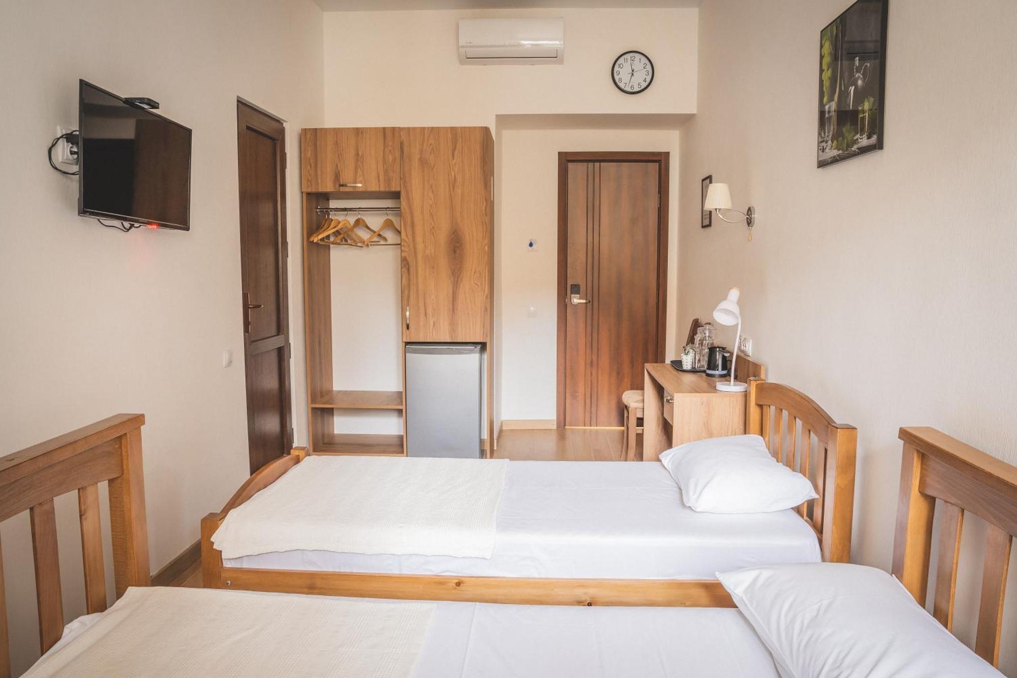 Hh Hotel Tbilisi Bagian luar foto