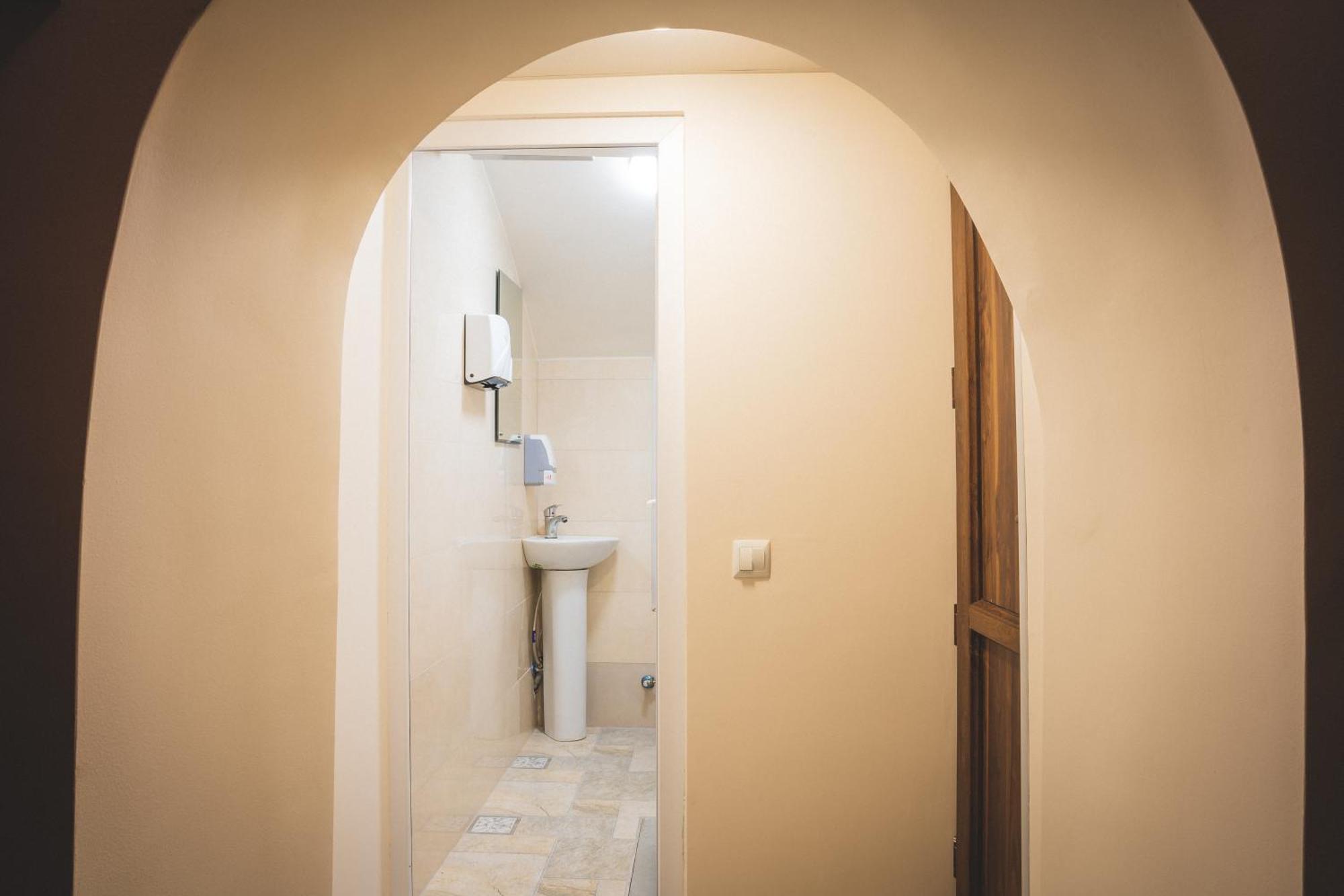 Hh Hotel Tbilisi Bagian luar foto